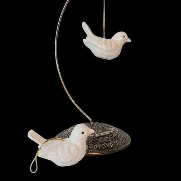 Vintage Pair Of White Bird Dove Porcelain Christmas Ornaments Glossy 3" x 1.5" - Picture 1 of 10